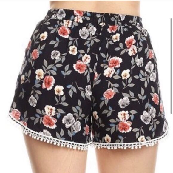 NWT Floral shorts   - Picture 4 of 4